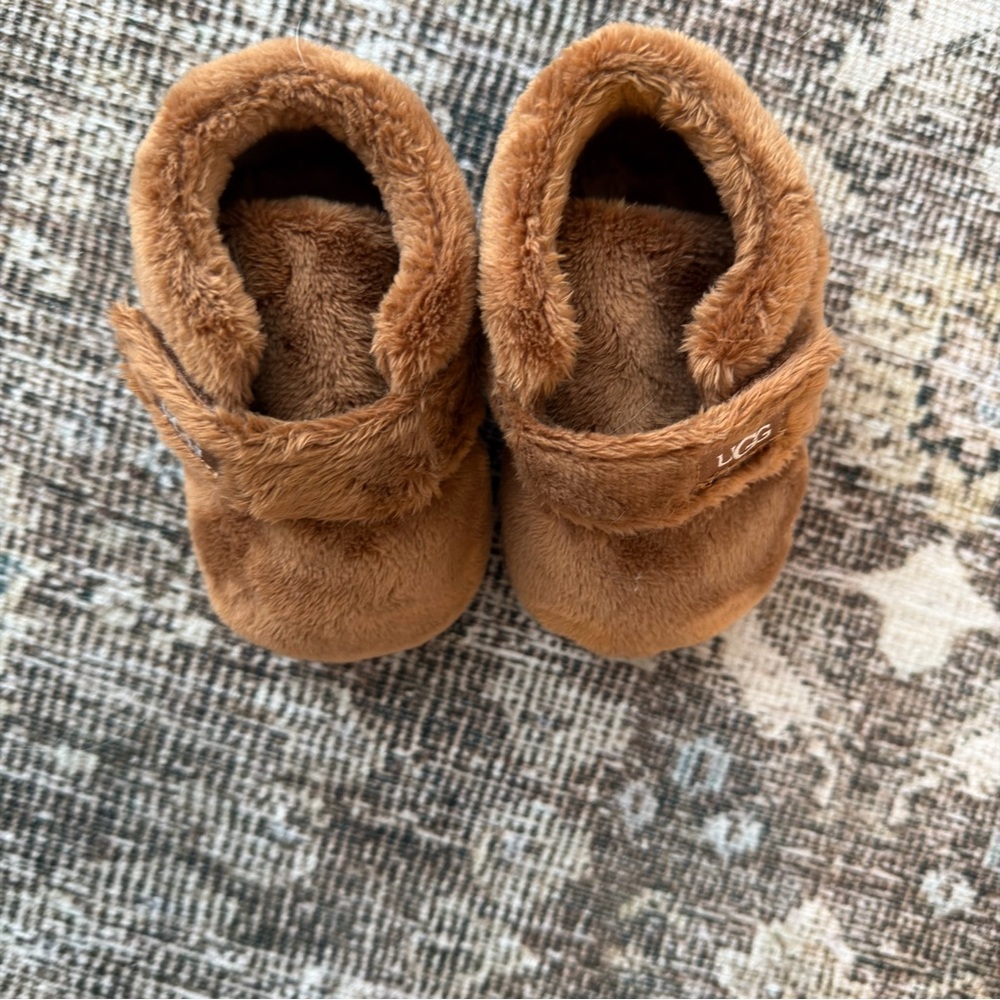 Baby Ugg Bixbee Chesnut Infant Booties Size 2/3T- NWOT - Picture 4 of 8